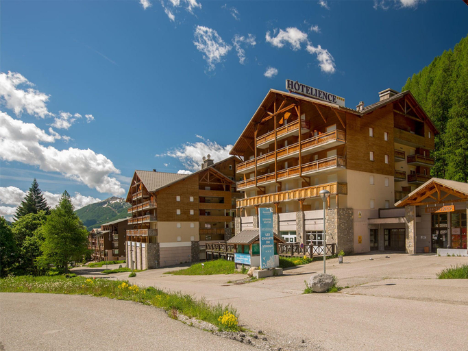 5, Apartment in France with Ski-In Access, Alpes-de-Haute-Provence