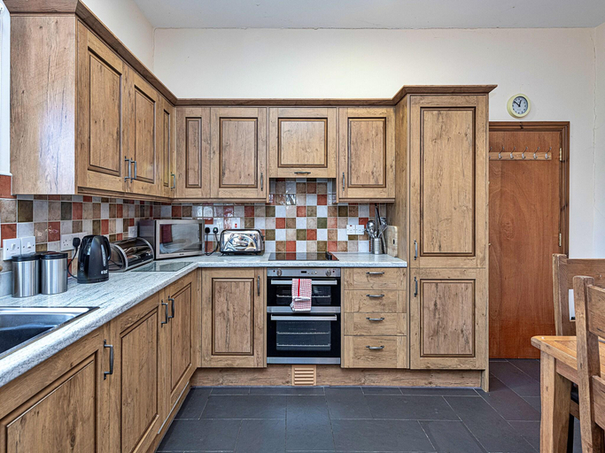 4, Cottage by Cardigan Bay with Hot Tub, Ceredigion