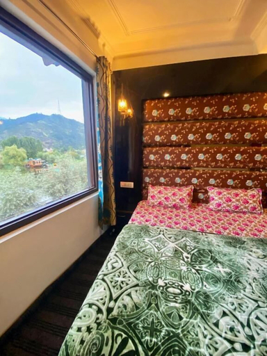 Room 4, Lake side stays, Srinagar