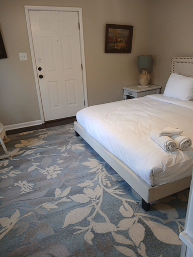 Room 3, Schiffman Northeast Nook, Madison
