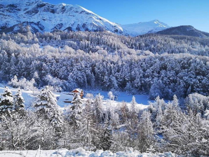 4, Apartment in French Alps with Pool  Ski Access, Hautes-Alpes