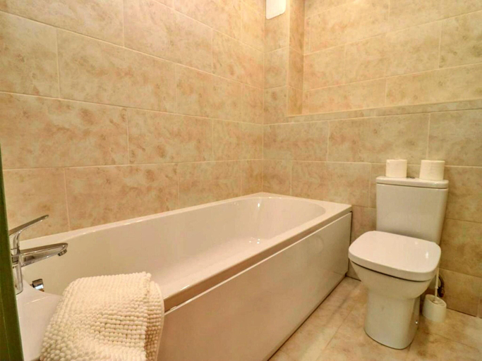 4, Cottage in Cotswolds with Hot Tub Garden, Gloucestershire