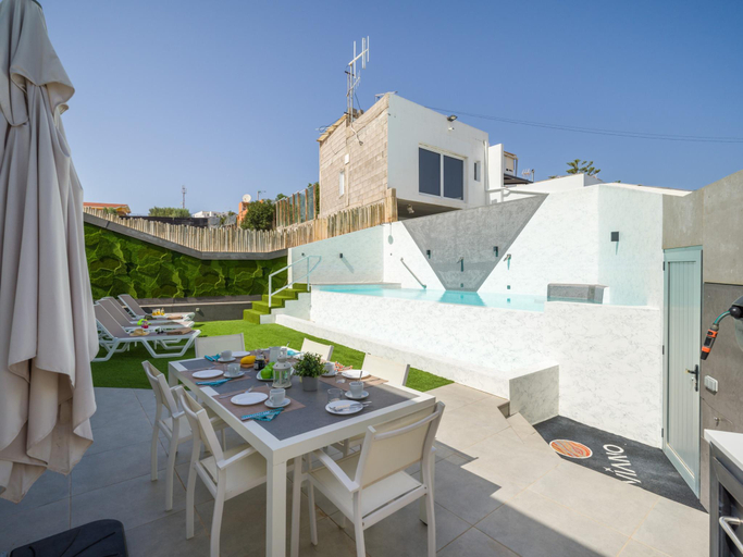 2, Villa in Maspalomas with Private Heated Pool, Las Palmas