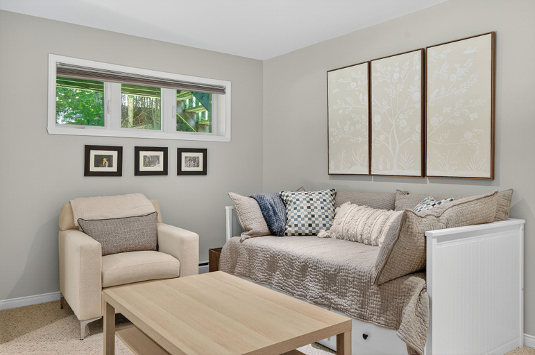Living area 5, 1704 Chemin du Golf, Les Laurentides