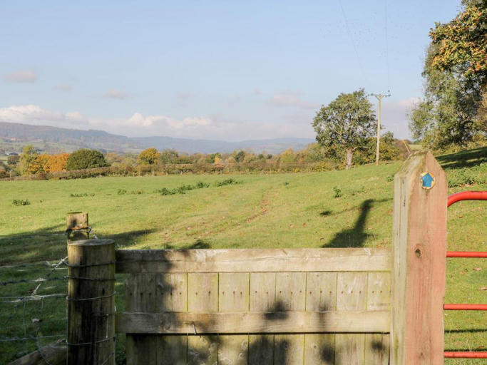 3, Lodge in Thirsk with Spa Countryside Views, North Yorkshire