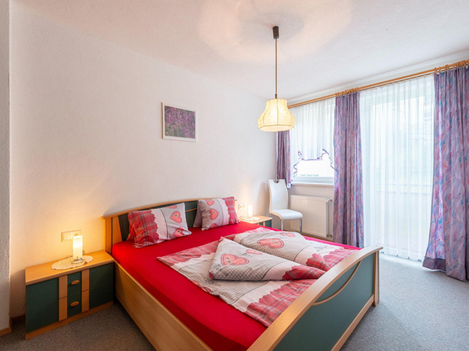 Bedroom 2, Apartment in Strengen near Ski Slopes, Landeck