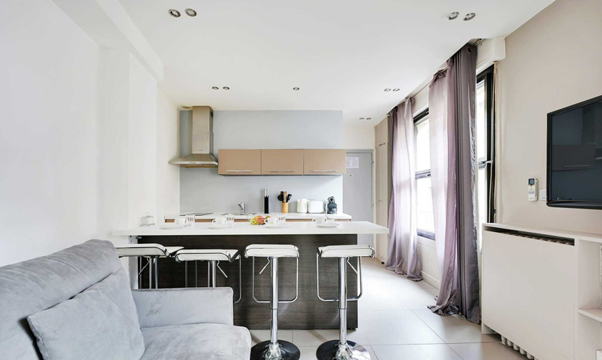 Living area 4, Cosy Apartment - 1br/4p - Gare Saint-lazare, Paris