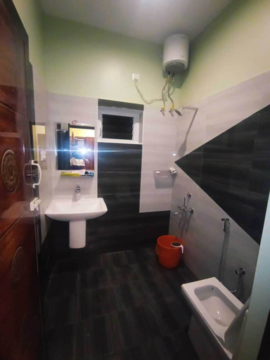 Bathroom 3, Rose garden enclave for families, The Nilgiris