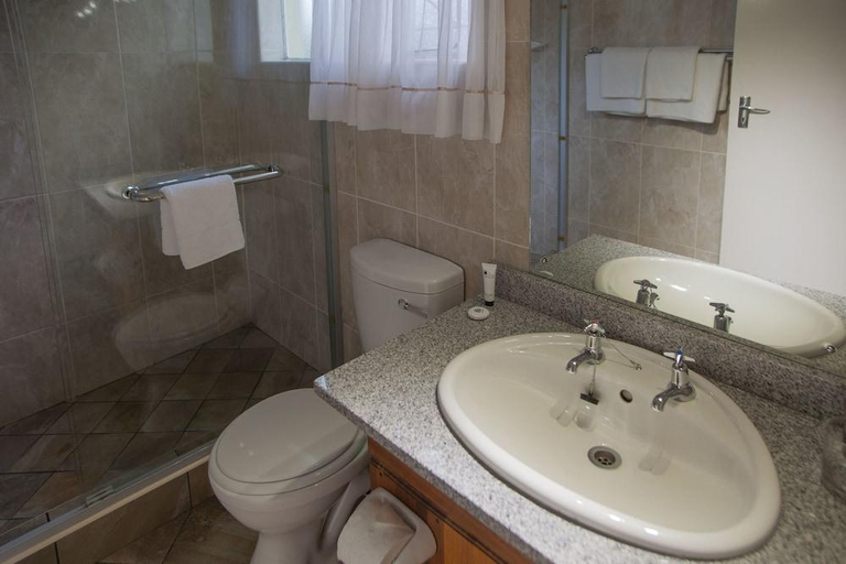 Bathroom 5, Mountain Inn, Mbabane East