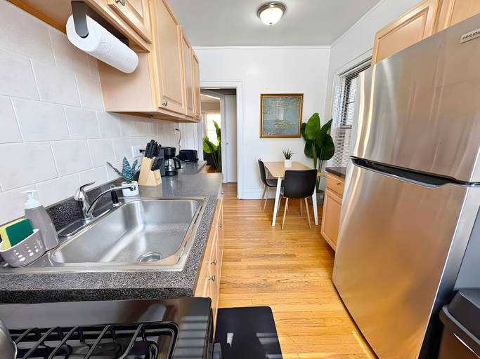 Private kitchen 5, Perfectly Located 1BR - Hinman D2, Cook