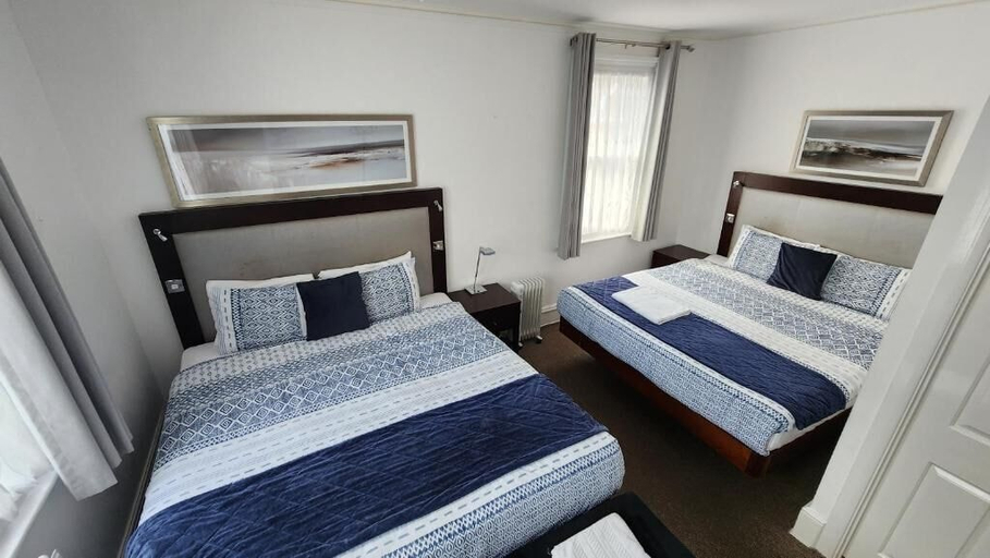 Room 2, Gatwick Castle B&B, Surrey
