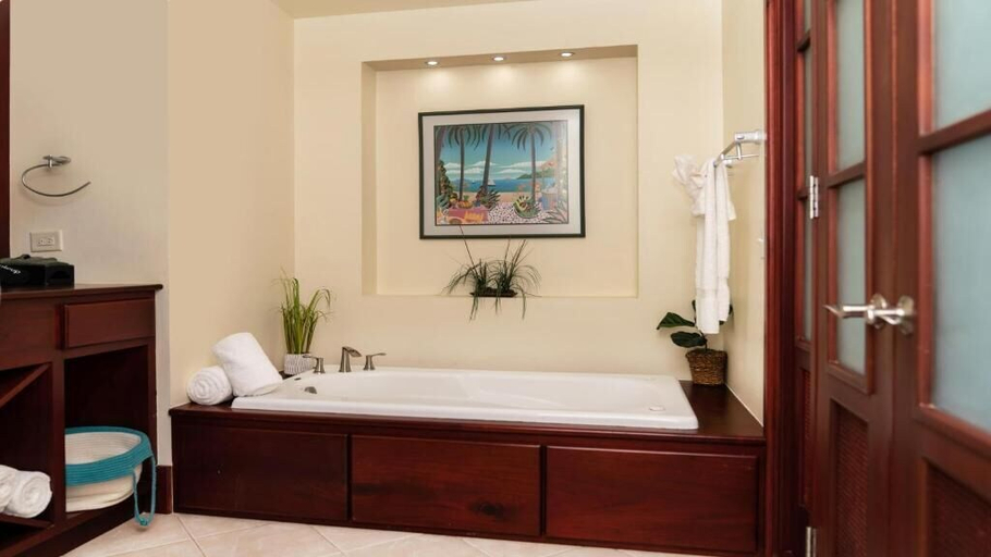 Bathroom 3, La Beliza Resort