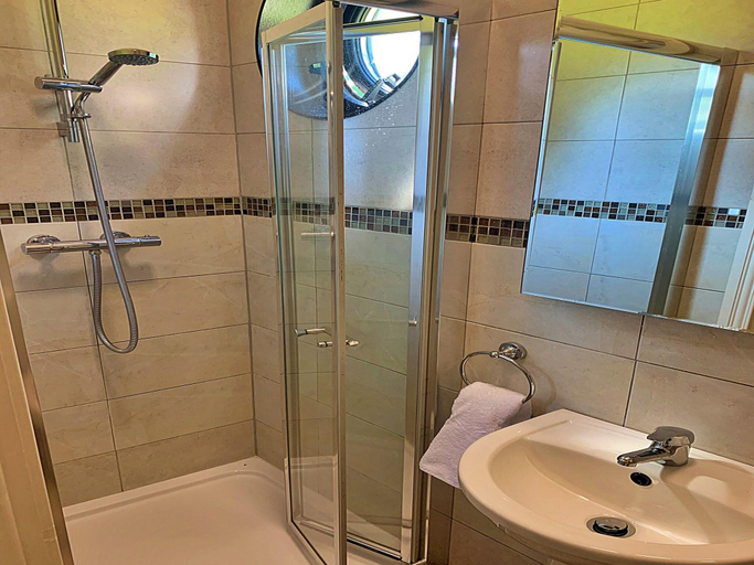 3, Lodge near Blackpool Sands, No deposit, Devon