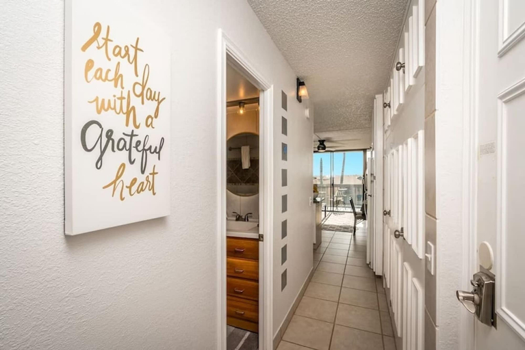 Hallway, The Ocean View Residence, Maui