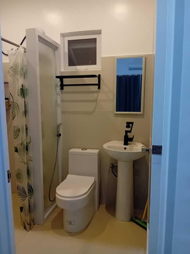Bathroom 4, Tulang Diot View and Turtle Haven, San Francisco