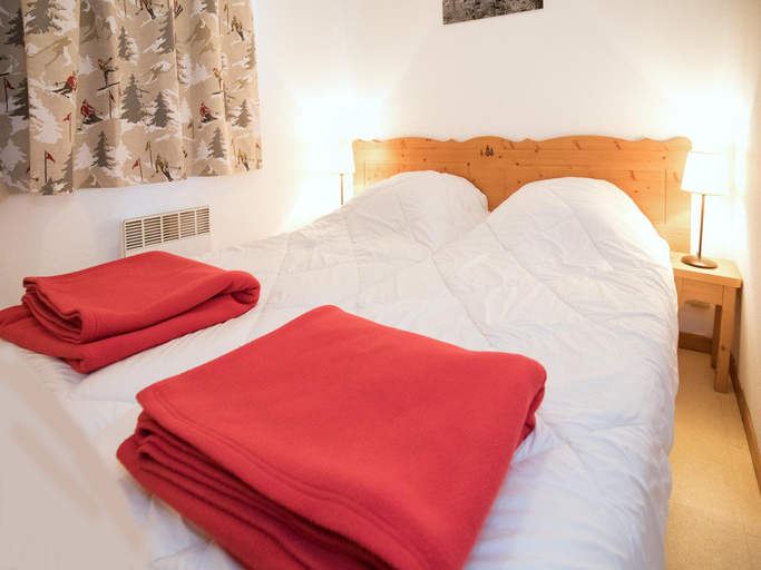 Bedroom 2, Apartment in Termignon near Gondola, Savoie