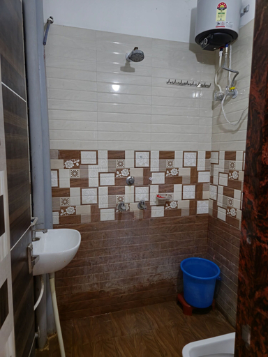 Bathroom 2, Shyam Niwas Guest House, Sikar