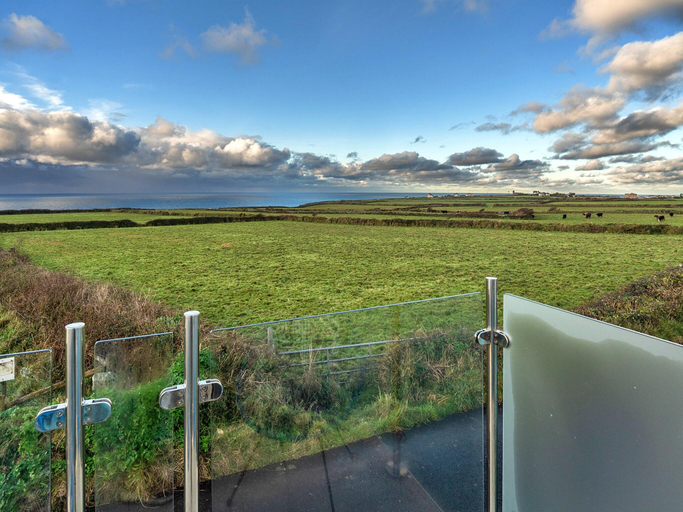 3, Chalet in Tintagel with Stunning Sea Views, Cornwall