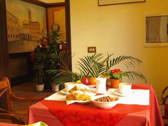 Food & Drinks 5, Hotel Trastevere, Rome