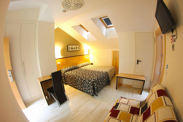 Bedroom 4, Alda Entrearcos, Burgos