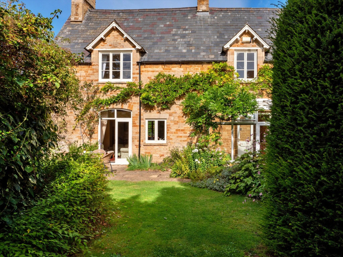 5, Cottage in Kingham with Private Pool Access, Oxfordshire