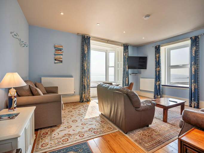 3, Apartment in Beaumaris with Sea Views, Anglesey