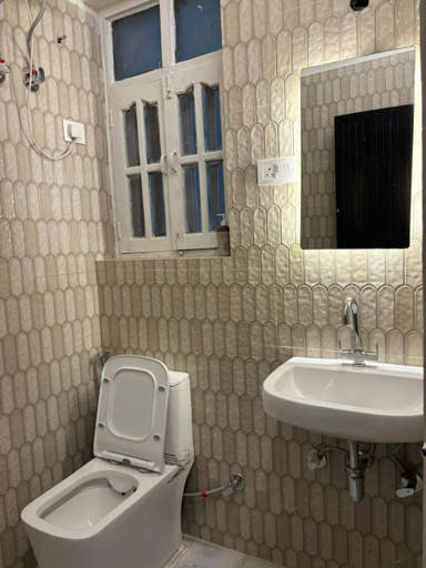 Bathroom 2, Joey's Homestay, Garhwal