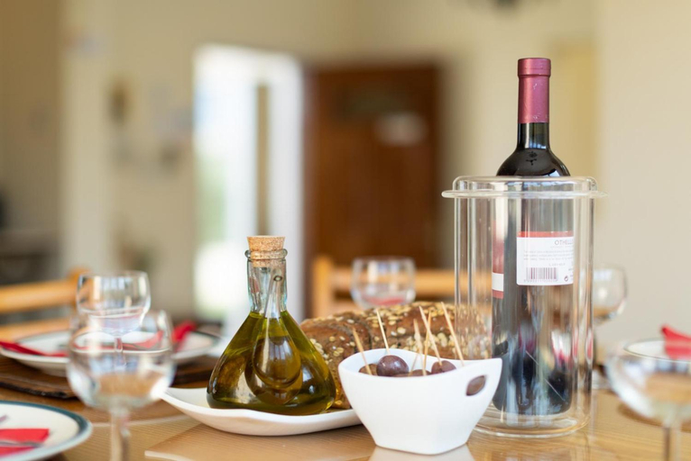 Food & Drinks, Villa Thea