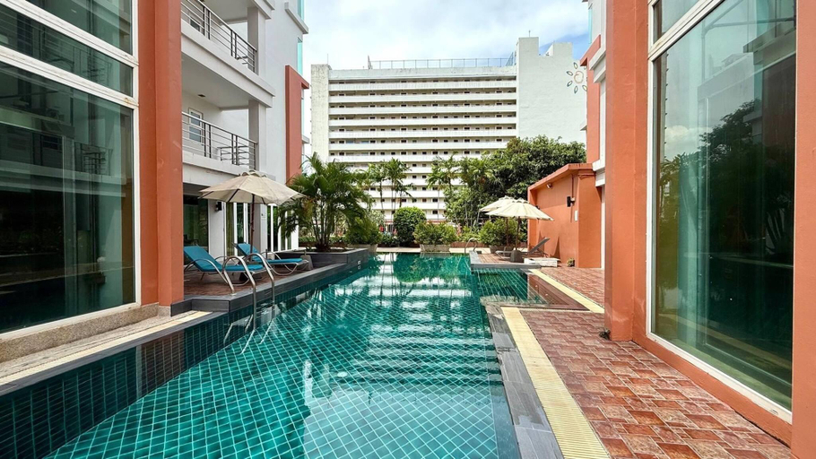 5, 6-20 - 2 Bdr Condo with Balcony and shared Pool, Phuket Island