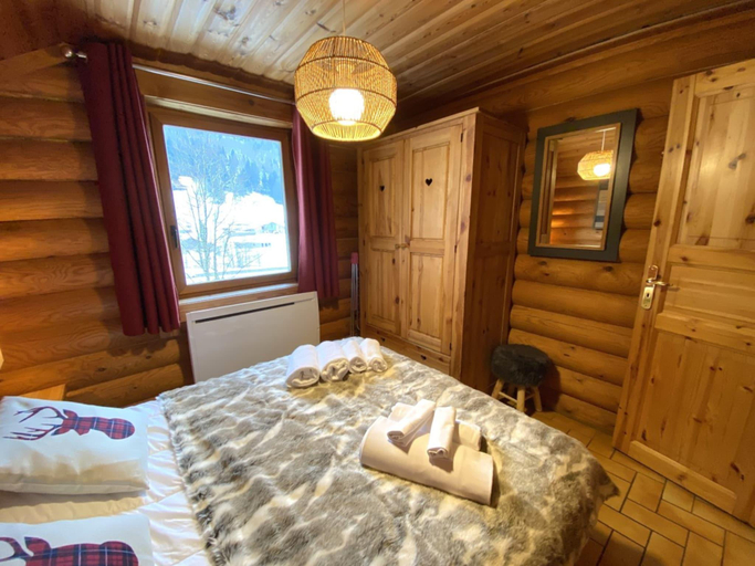 3, Chalet in La Bresse with Hot Tub Mountain Views, Vosges