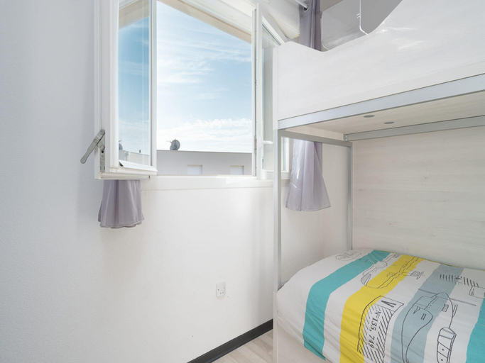 Bedroom 2, Coastal Comfort in Valras-Plage, Hérault