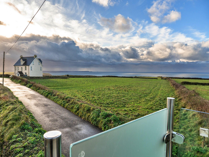 4, Chalet in Tintagel with Stunning Sea Views, Cornwall