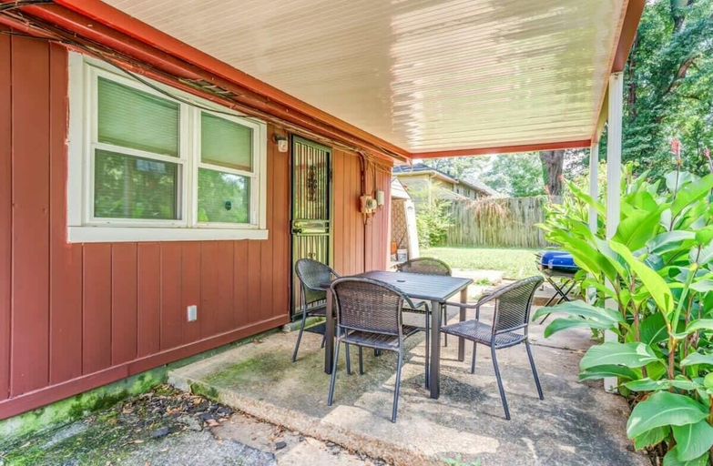 Outdoor dining 2, Mccorkle Retreat, Shelby