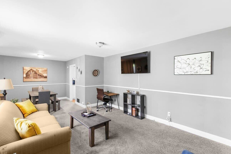 Living area 5, Broadmoor Bungalow - Unit A, Jefferson