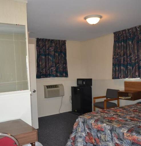 Room 2, Tourest Motel, La Salle