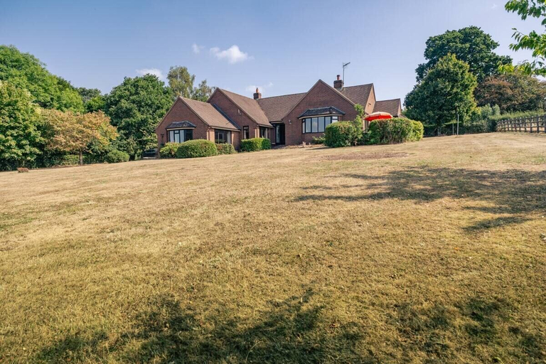Exterior, A Beautiful 3-Bed Worcestershire Home, Worcestershire