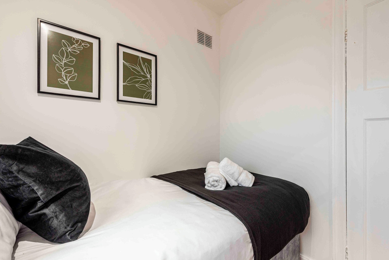 Room 5, Cosy Home in Stoke on Trent, Staffordshire