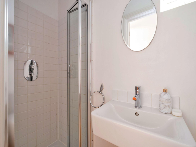 3, Lodge by River Wye with Private River Access, Gloucestershire