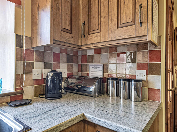 3, Cottage on Cardigan Bay with Hot Tub, Ceredigion