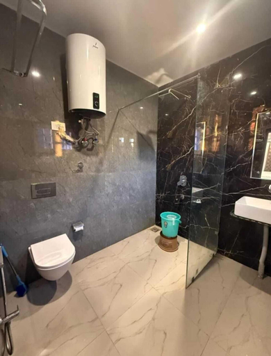 Bathroom 4, Hotel Town Star, Srinagar