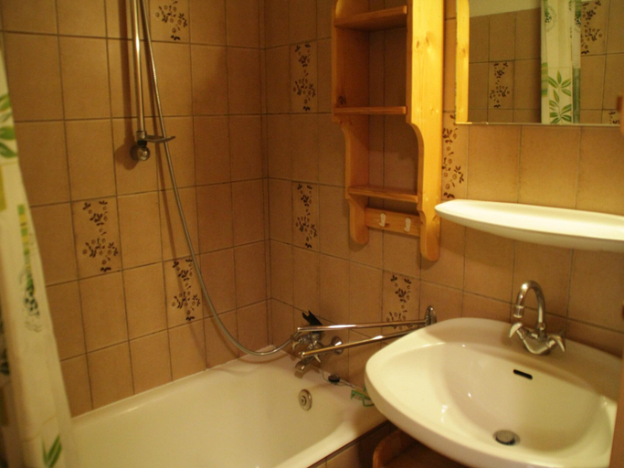 Bathroom 3, Apartment for 4 in Chatel with balcony, Haute-Savoie