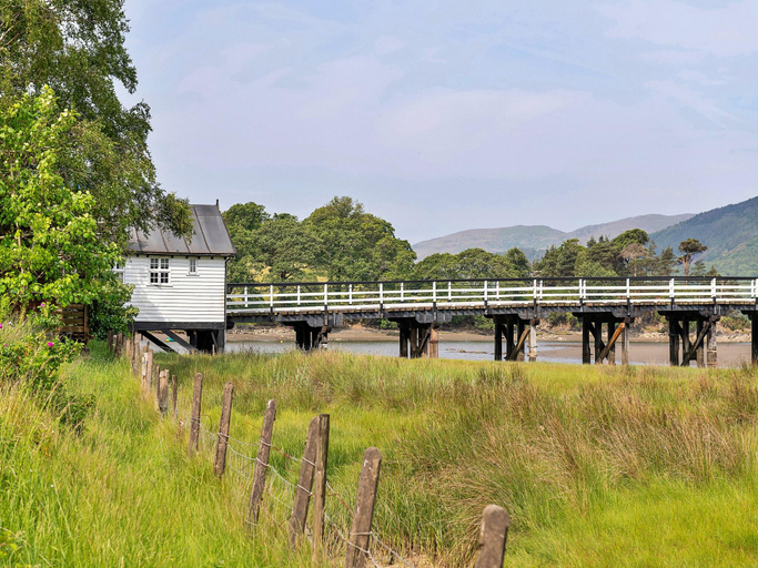 3, Cottage by Mawddach Trail with Stunning Views, Gwynedd