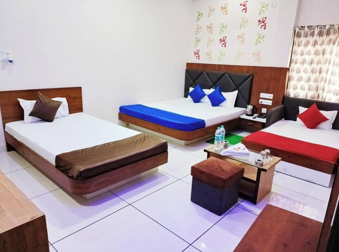 Room 4, Hotel Shree Rajrajeshwar Palace, West Nimar