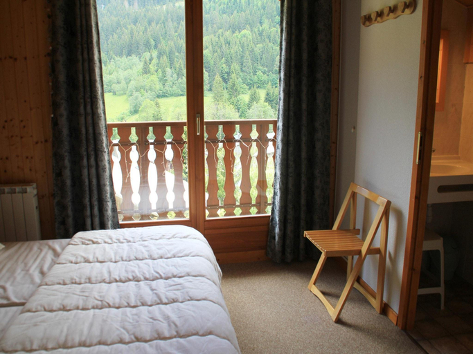 Bedroom 2, Apartment near Portes du Soleil ski area, Haute-Savoie