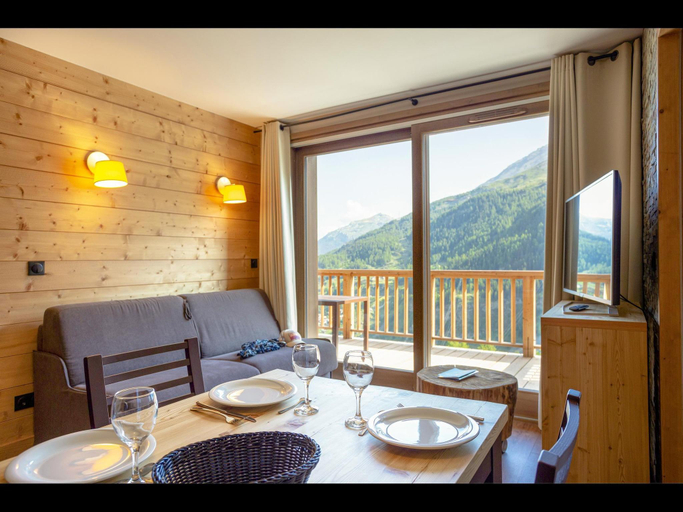 3, Apartment in Tignes With Ski-in/ski-out Access, Savoie