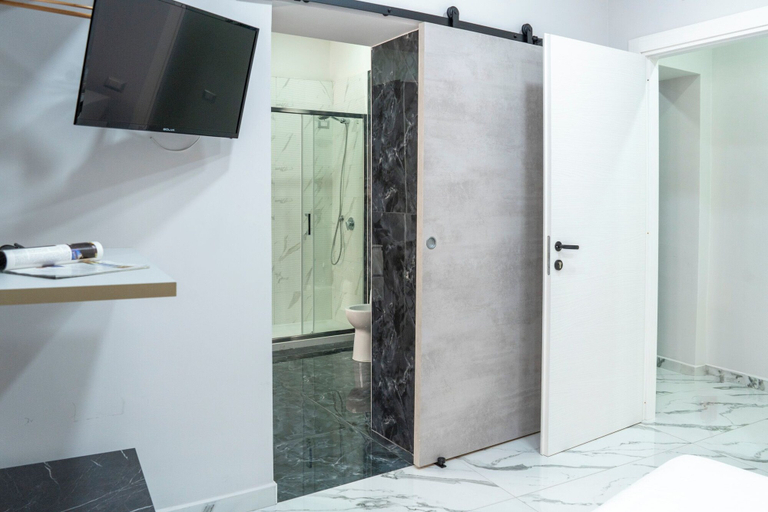 Bathroom 3, La Finestra sul Borgo by Wonderful Italy, Napoli