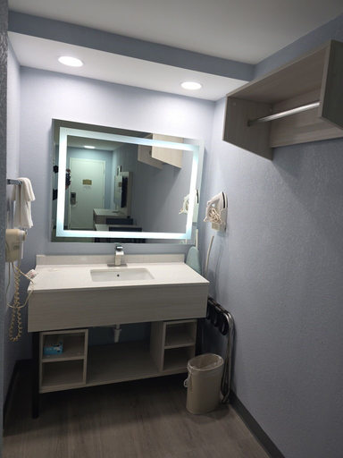 Bathroom 4, Suburban Studios Christiansburg - Blacksburg, Montgomery