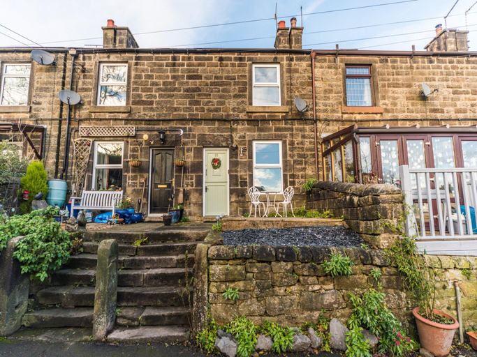 3, Hillside cottage in Matlock, No Deposit, Derbyshire