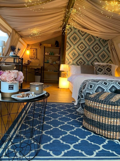 Bedroom, Luxury Lake House & Glamping, Tesila