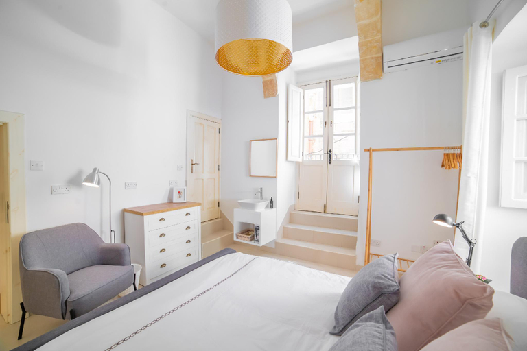 Bedroom 2, Carmelita